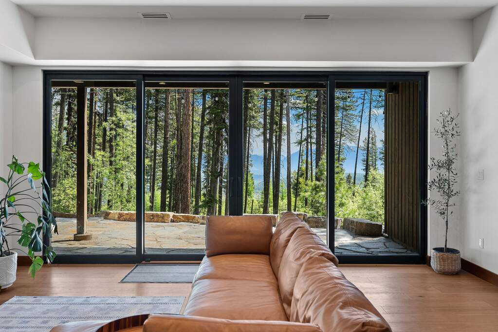 5 Bedroom Single Family Home/House's Image 16