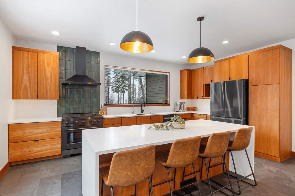 5 Bedroom Single Family Home/House's Image 5