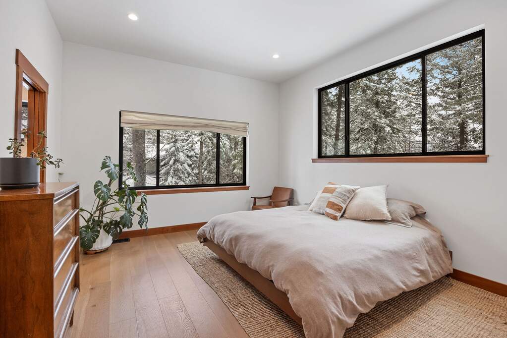 5 Bedroom Single Family Home/House's Image 6