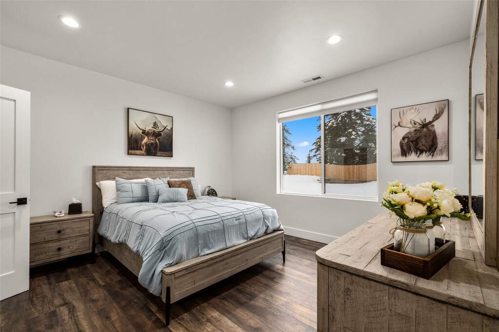 7 Bedroom Single Family Home/House's Image 9
