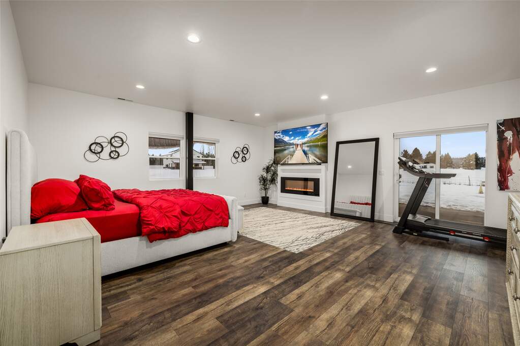7 Bedroom Single Family Home/House's Image 13