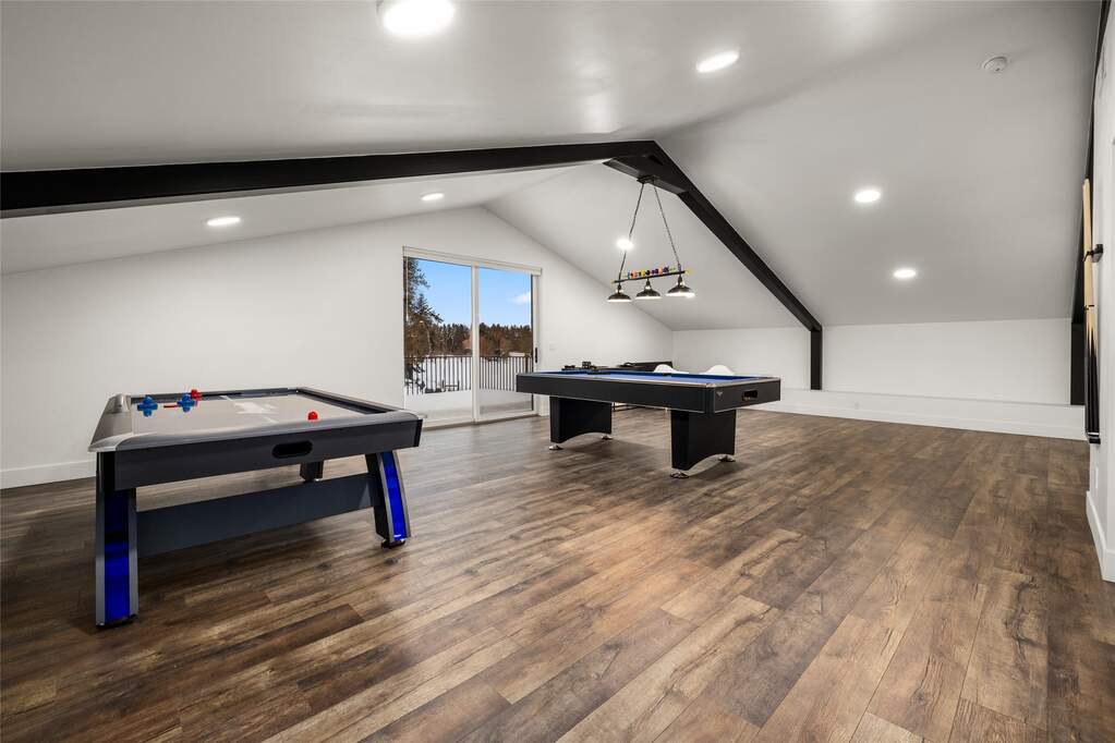 7 Bedroom Single Family Home/House's Image 18