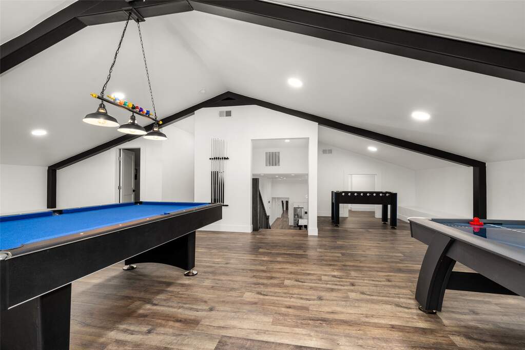7 Bedroom Single Family Home/House's Image 19