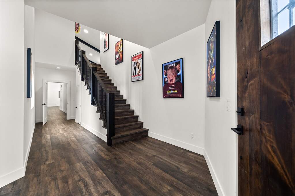 7 Bedroom Single Family Home/House's Image 26