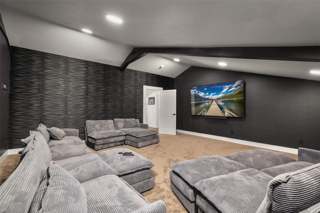 7 Bedroom Single Family Home/House's Image 29