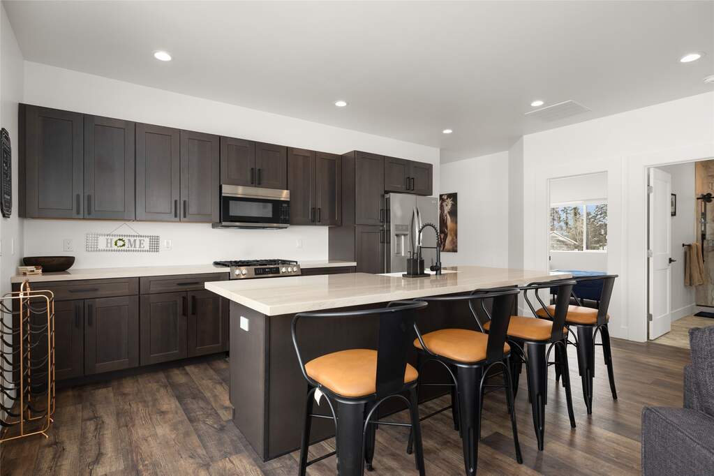 7 Bedroom Single Family Home/House's Image 31