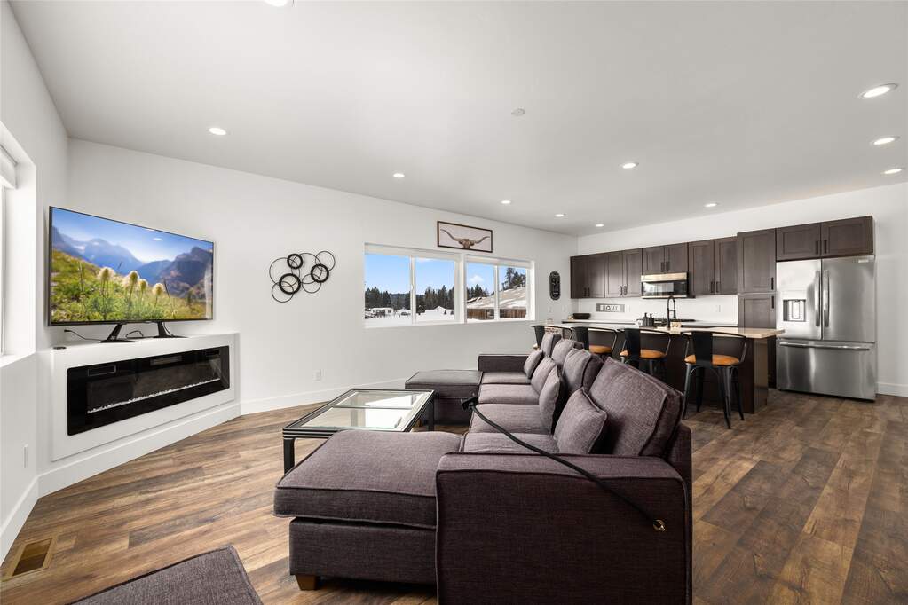 7 Bedroom Single Family Home/House's Image 33