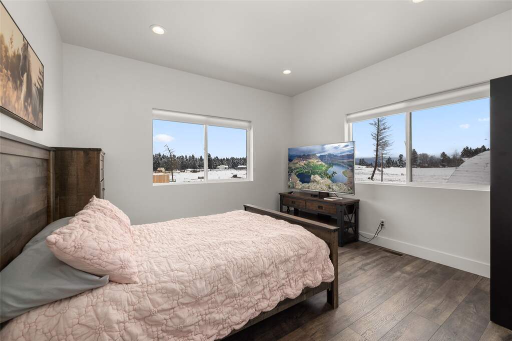 7 Bedroom Single Family Home/House's Image 35