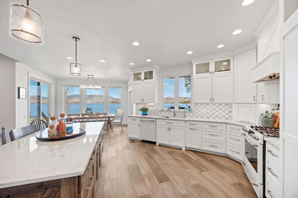 5 Bedroom Single Family Home/House's Image 9