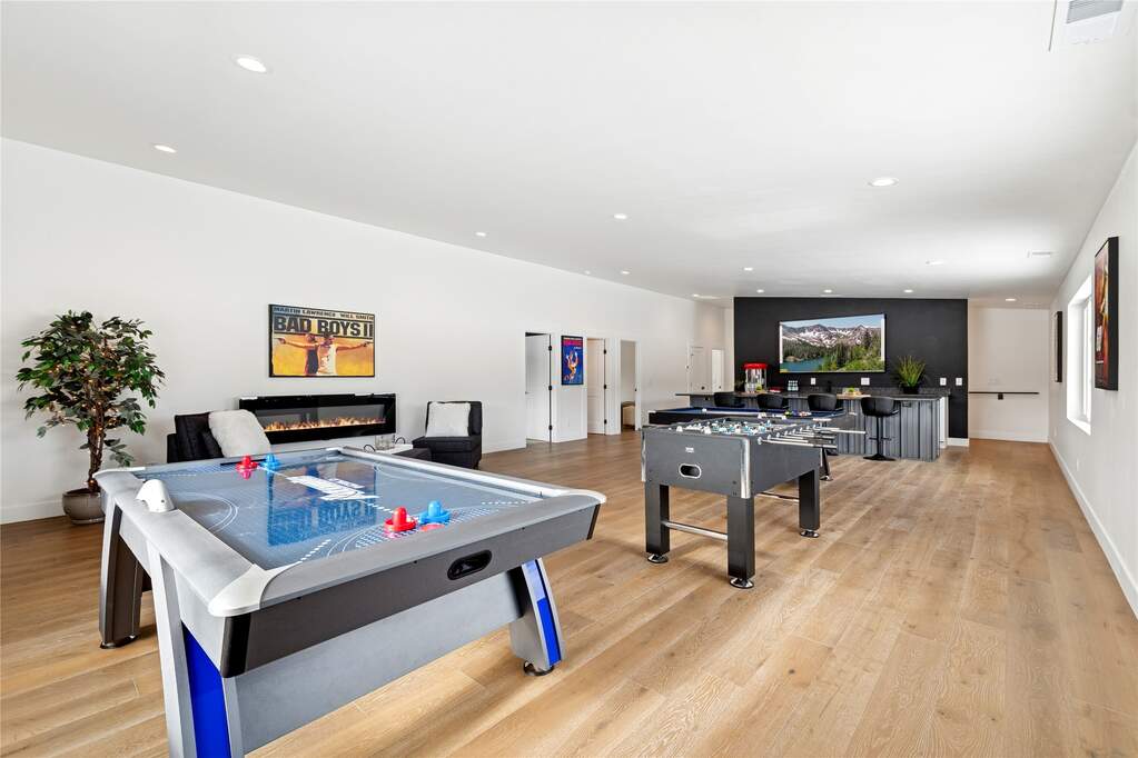 4 Bedroom Single Family Home/House's Image 36