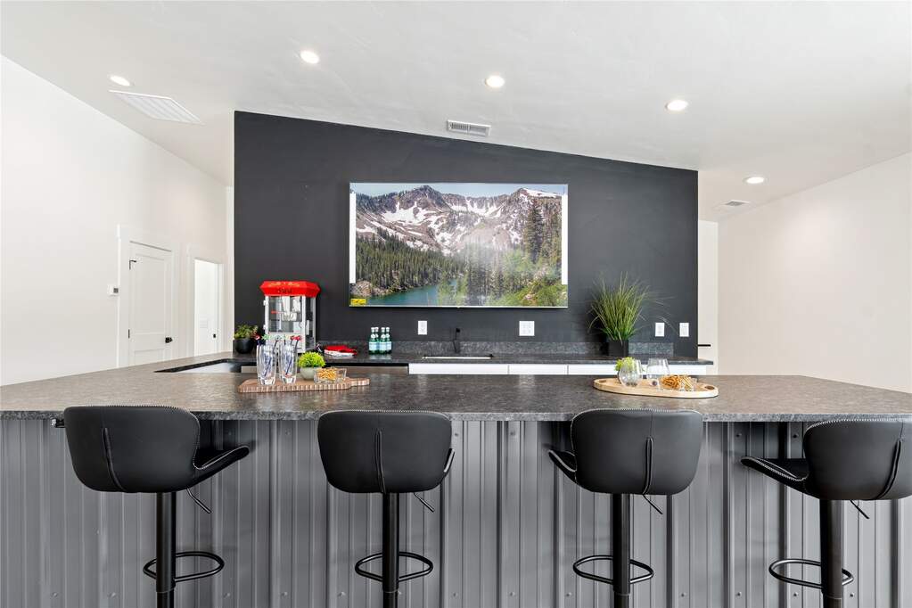 4 Bedroom Single Family Home/House's Image 37