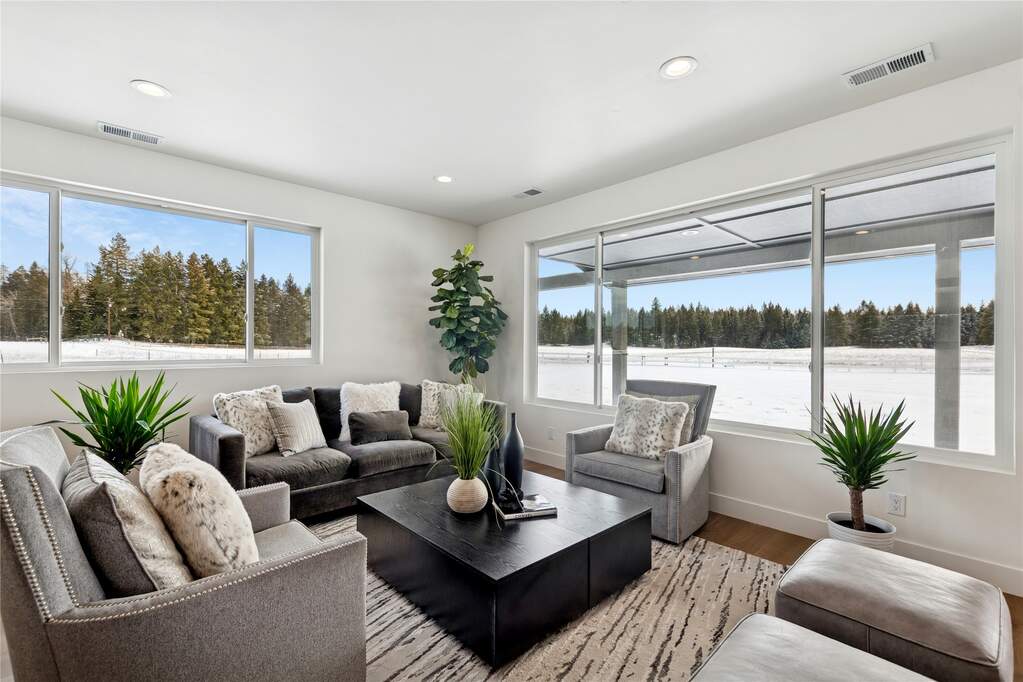 4 Bedroom Single Family Home/House's Image 3