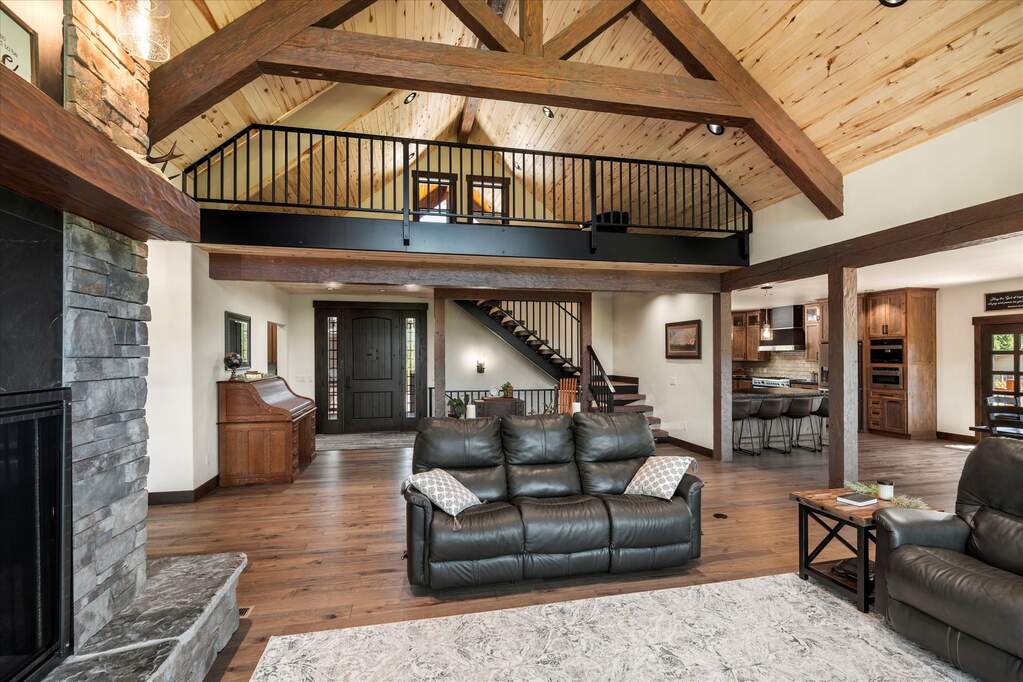 6 Bedroom Single Family Home/House's Image 8