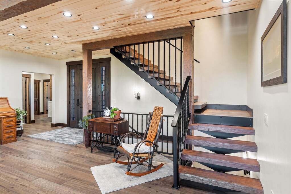 6 Bedroom Single Family Home/House's Image 9