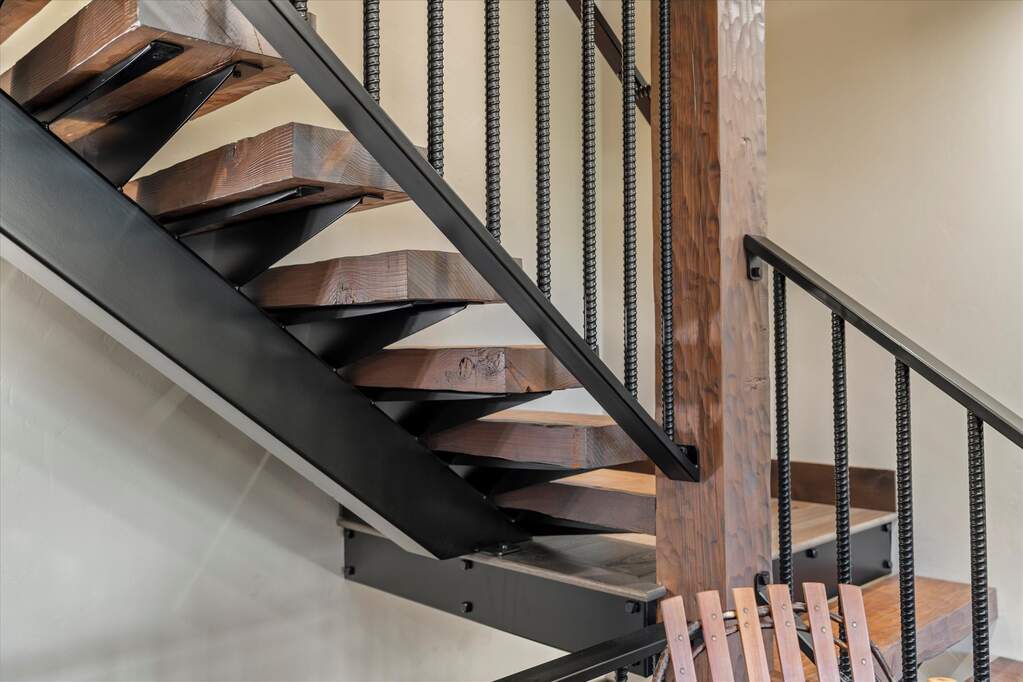 6 Bedroom Single Family Home/House's Image 10