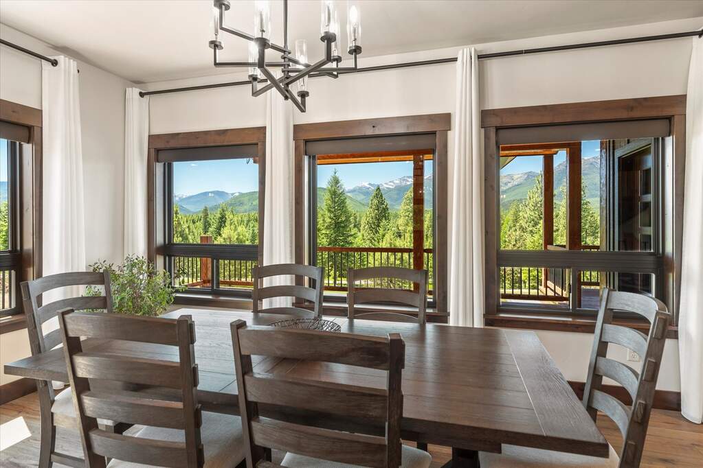 6 Bedroom Single Family Home/House's Image 13