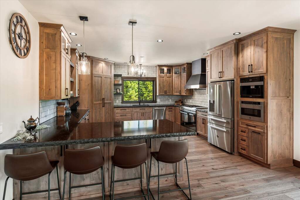 6 Bedroom Single Family Home/House's Image 14