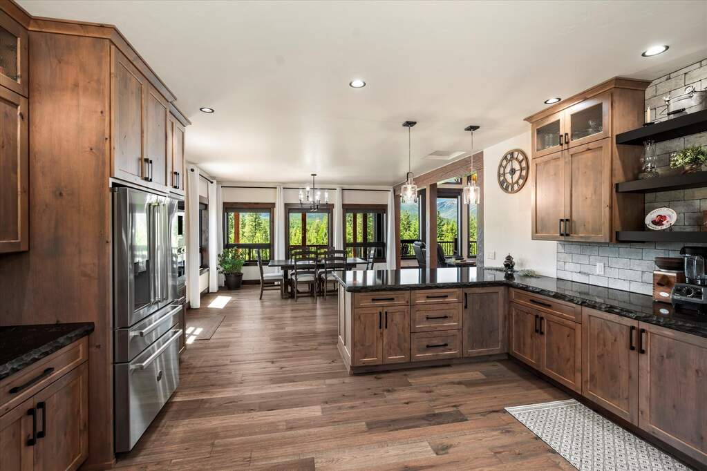 6 Bedroom Single Family Home/House's Image 18