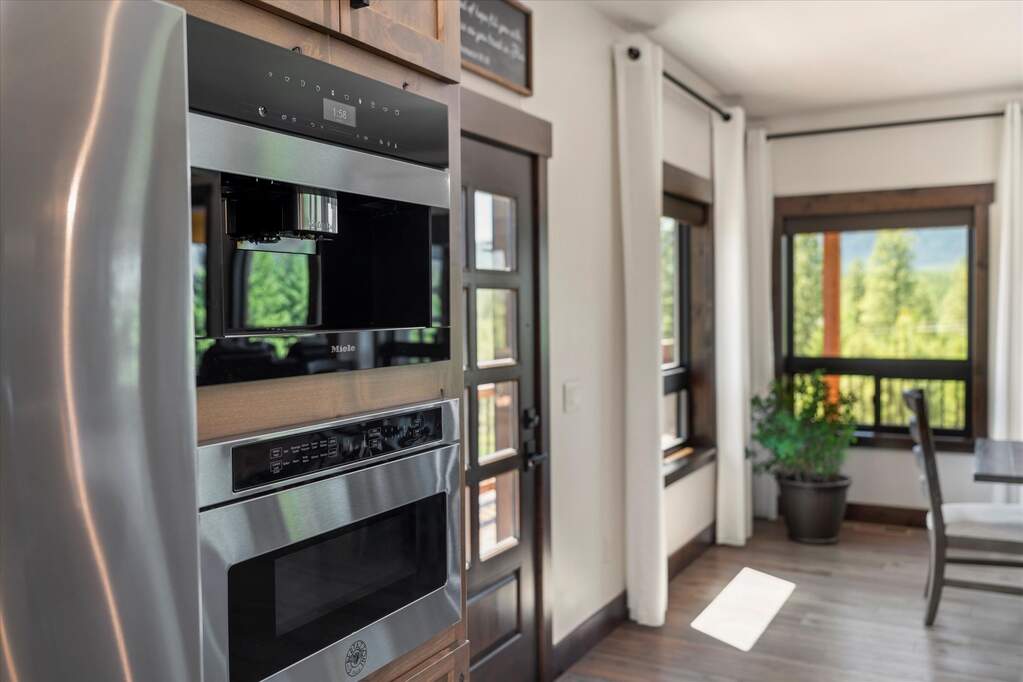 6 Bedroom Single Family Home/House's Image 22