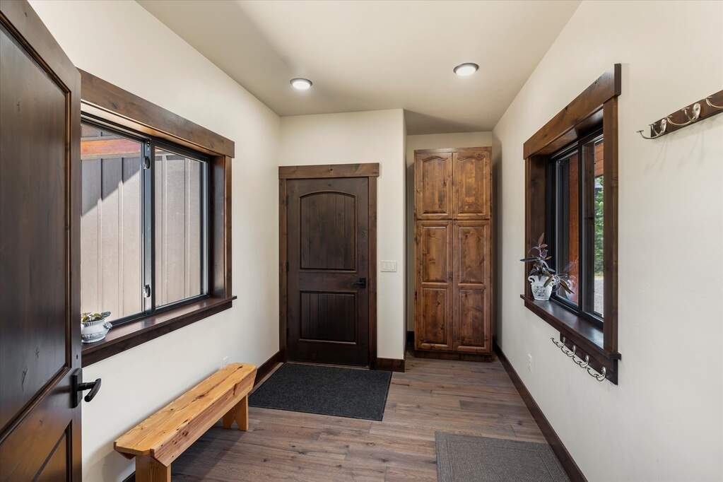 6 Bedroom Single Family Home/House's Image 26