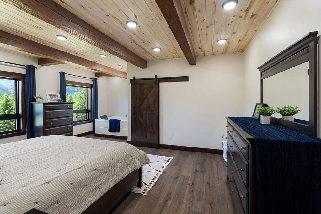 6 Bedroom Single Family Home/House's Image 29