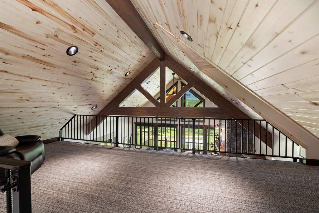 6 Bedroom Single Family Home/House's Image 36