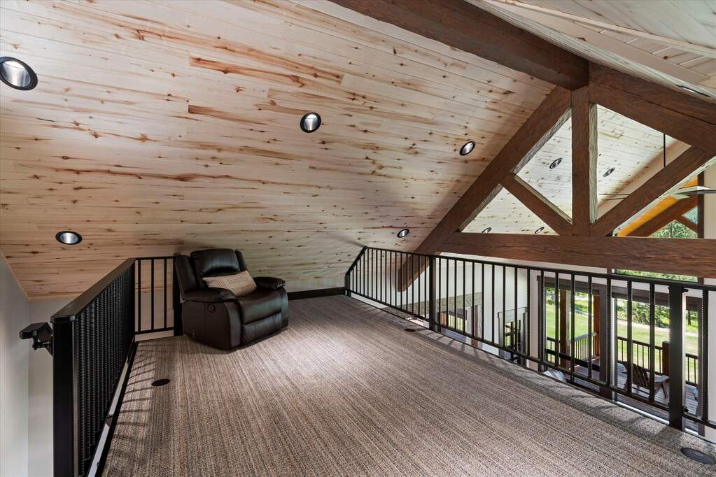 6 Bedroom Single Family Home/House's Image 37