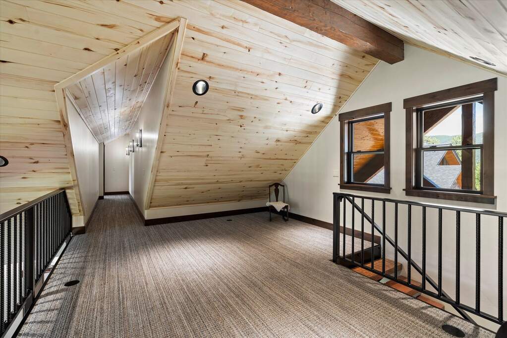 6 Bedroom Single Family Home/House's Image 38