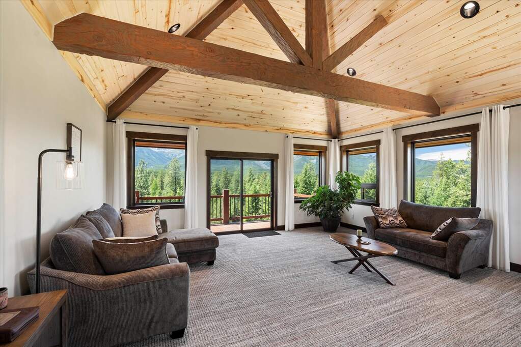 6 Bedroom Single Family Home/House's Image 39