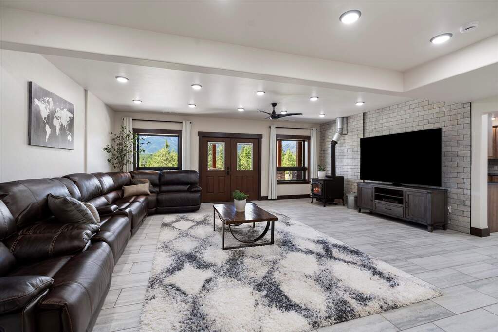 6 Bedroom Single Family Home/House's Image 47