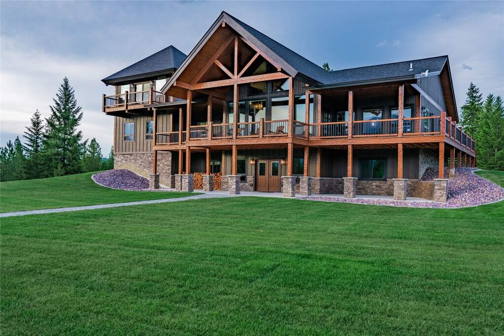 6 Bedroom Single Family Home/House's Image 3