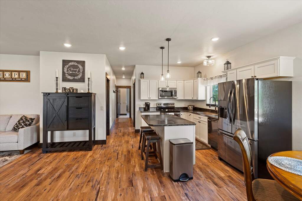 6 Bedroom Single Family Home/House's Image 75
