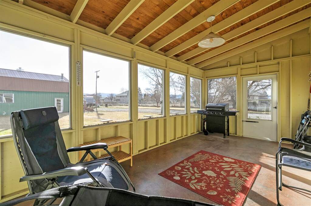 4 Bedroom Single Family Home/House's Image 10