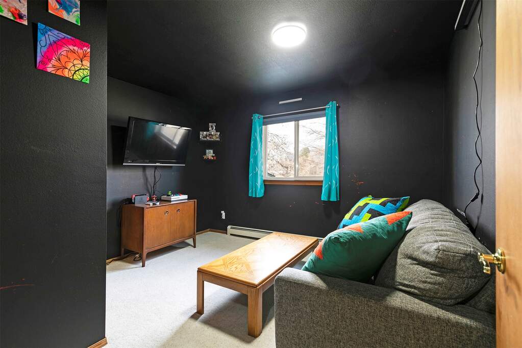 4 Bedroom Single Family Home/House's Image 18