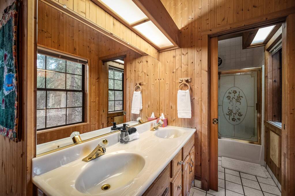 5 Bedroom Single Family Home/House's Image 135