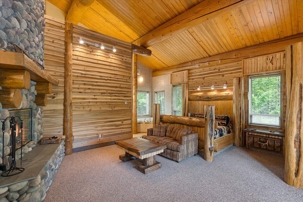 5 Bedroom Single Family Home/House's Image 13