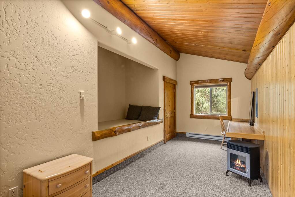 5 Bedroom Single Family Home/House's Image 76