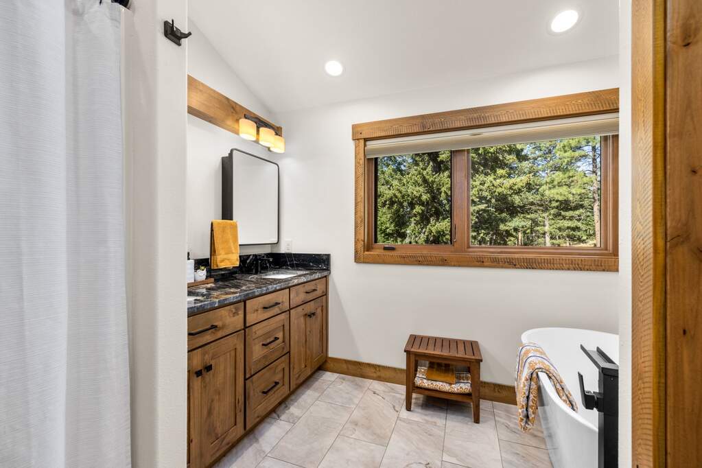 5 Bedroom Single Family Home/House's Image 27