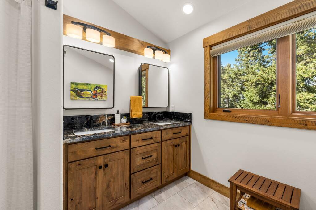 5 Bedroom Single Family Home/House's Image 28