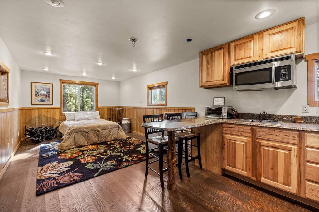 5 Bedroom Single Family Home/House's Image 38
