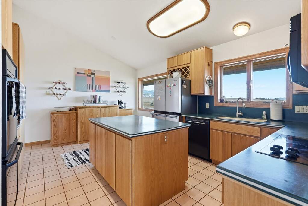 4 Bedroom Single Family Home/House's Image 16