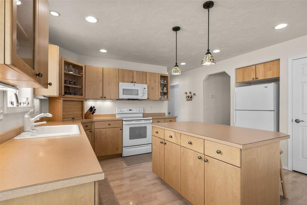 4 Bedroom Single Family Home/House's Image 15