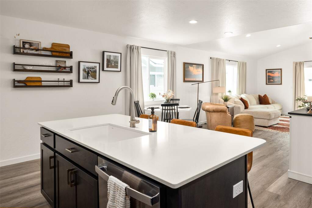 3 Bedroom Single Family Home/House's Image 5