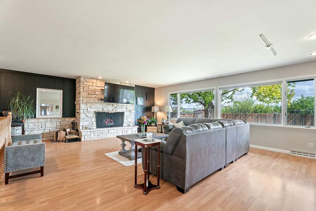 4 Bedroom Single Family Home/House's Image 9