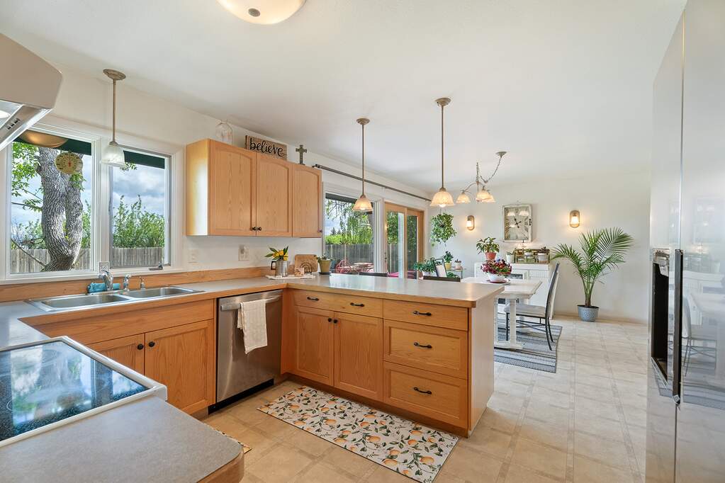 4 Bedroom Single Family Home/House's Image 16