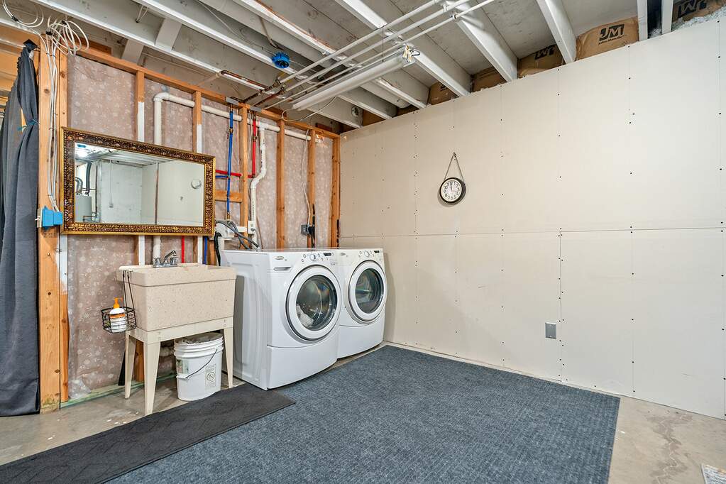 4 Bedroom Single Family Home/House's Image 36