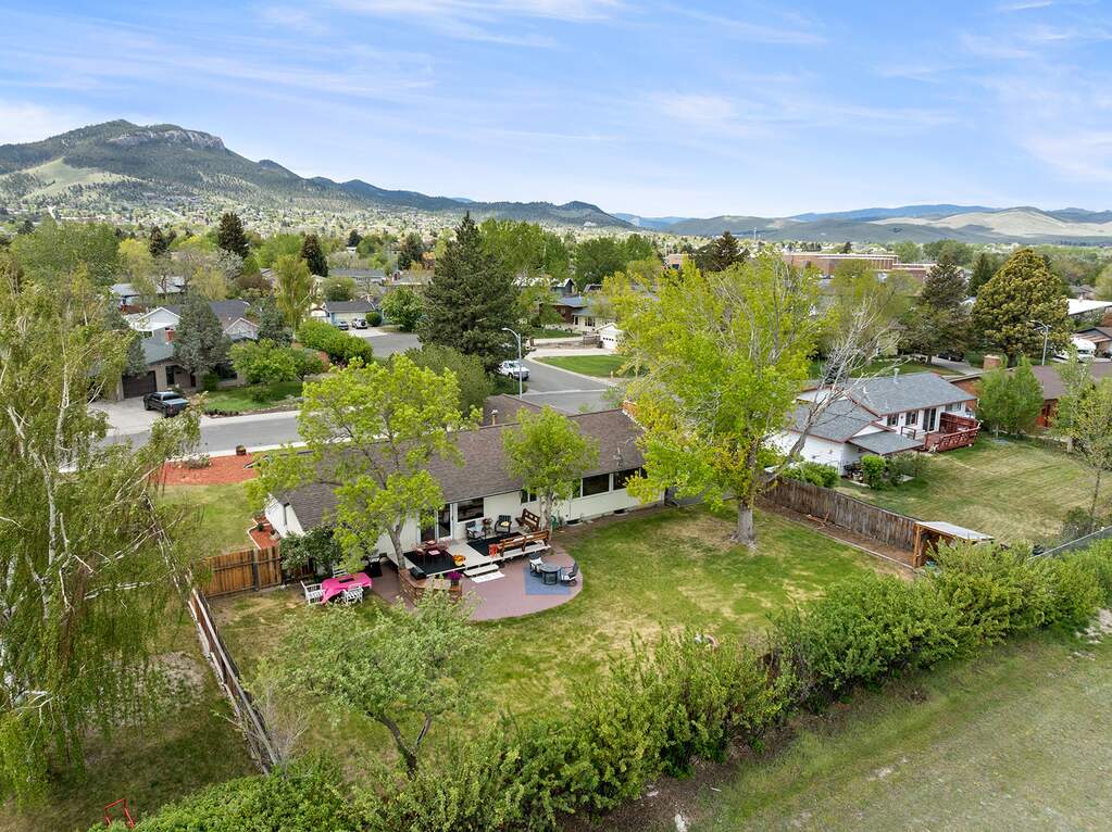 4 Bedroom Single Family Home/House's Image 3