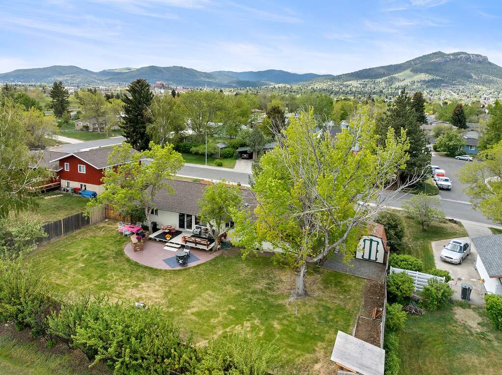 4 Bedroom Single Family Home/House's Image 5