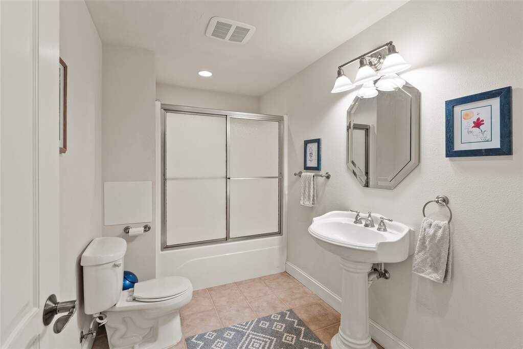 4 Bedroom Single Family Home/House's Image 25