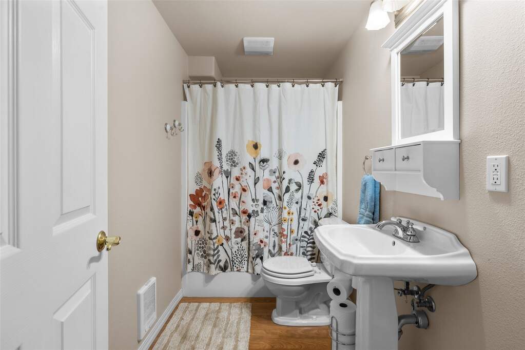 4 Bedroom Single Family Home/House's Image 38